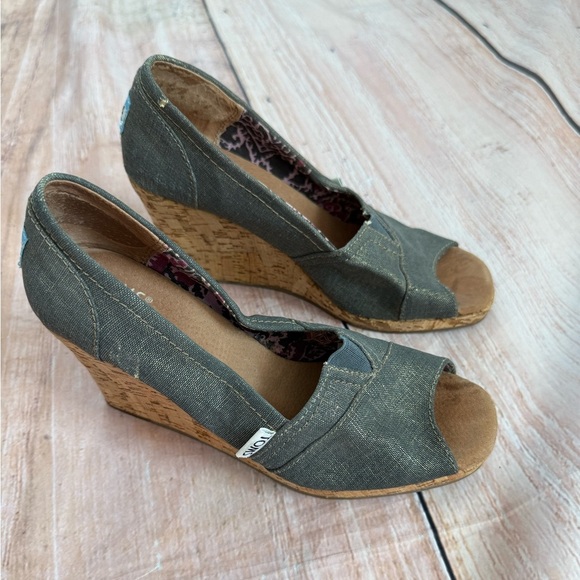 TOMS CALYPSO GRAY GOLD SHIMMER OPEN TOE SANDAL HEEL SHOE SIZE 6 - Picture 1 of 6